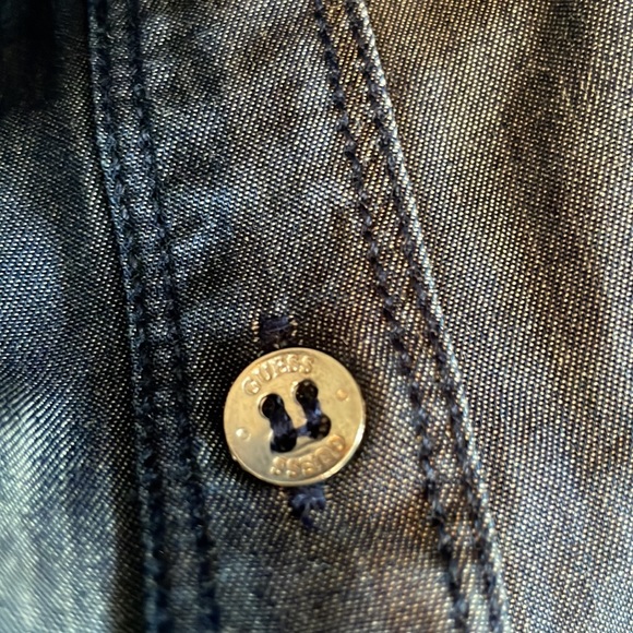 NWT Guess Los Angeles Dark Wash Button Up Shirt Size L - Picture 2 of 7